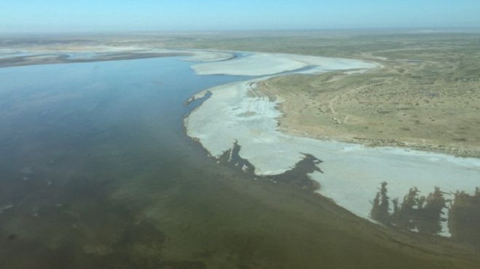 Australia rains cause rare filling of massive desert lake